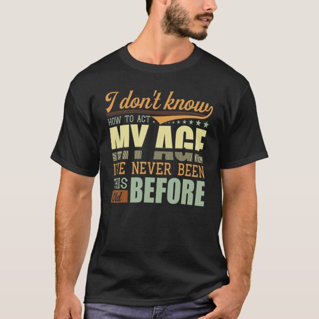 Camiseta Eu Não Sei Como Agir Na Minha Idade Nunca Fui Assi (Frente)