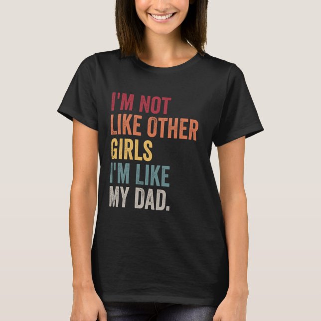 Camiseta Eu não sou como outras garotas eu sou como minha f (Frente)