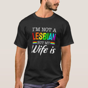 Camiseta Eu não sou lésbica, mas minha esposa é Lgbt Rainbo