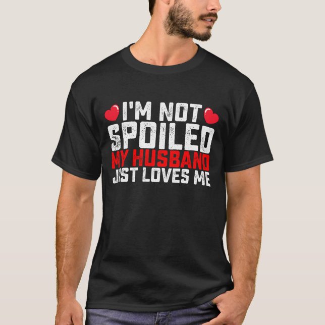 Camiseta Eu não sou mimado Meu Marido apenas me ama Namorad (Frente)