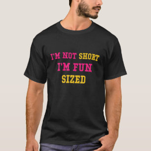 Camiseta Eu não sou pequeno, eu me divirto com Pessoas curt