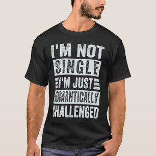 Camiseta Eu não sou Solteiro eu sou apenas romanticamente d