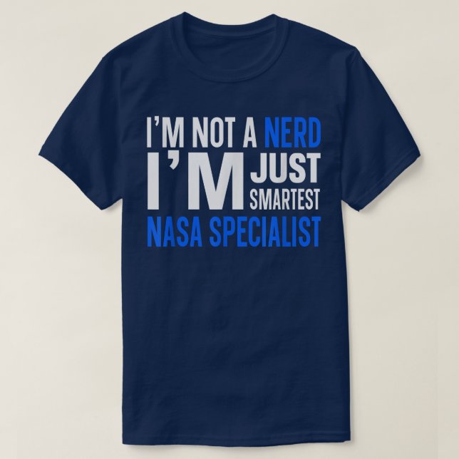 Camiseta Eu não sou uma Nerd Eu sou apenas o mais inteligen (Frente do Design)