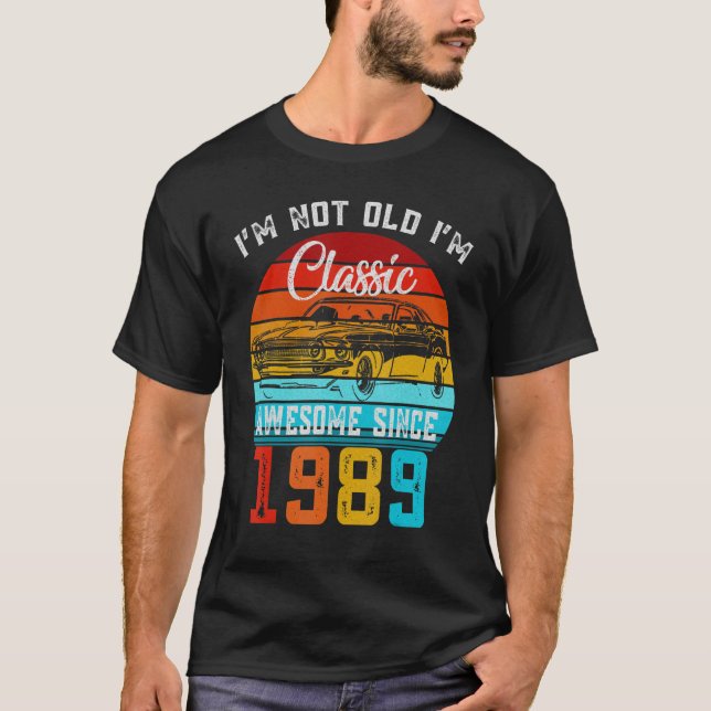 Camiseta Eu não sou velho, eu sou clássico de carro engraça (Frente)