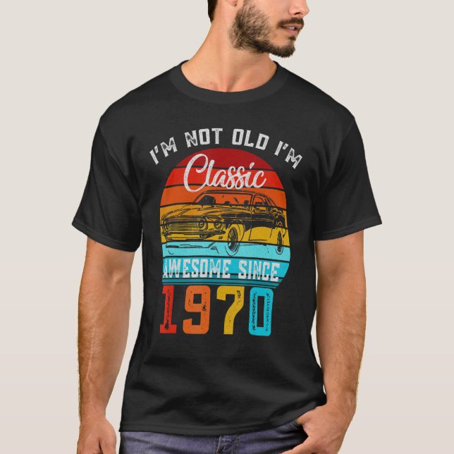 Camiseta Eu não sou velho, eu sou clássico de carro engraça (Frente)