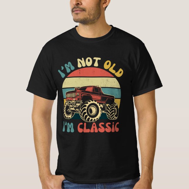 Camiseta Eu não sou velho, sou clássico de carro engraçado (Frente)