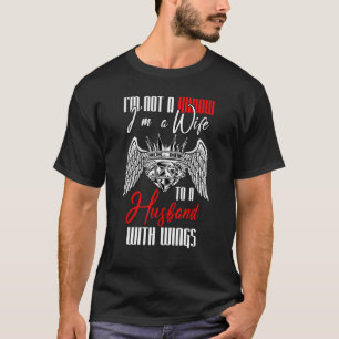 Camiseta Eu não sou viúva, sou esposa de um marido.