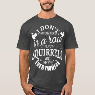 Camiseta Eu não tenho meus patos seguidos Eu tenho esquilos