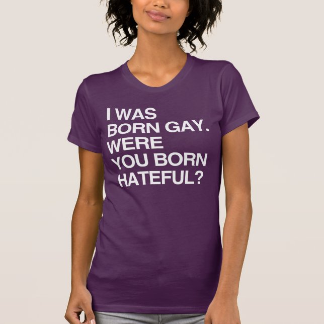 CAMISETA EU NASCI GAY. VOCÊ NASCEU ODEIOSO? (Frente)