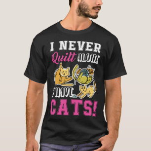 Camiseta Eu Nunca Colcho Sozinho Eu Tenho Gatos Quilters &