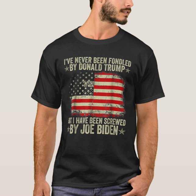 Camiseta Eu nunca fui fundado por Donald Trump, mas Screwe (Frente)