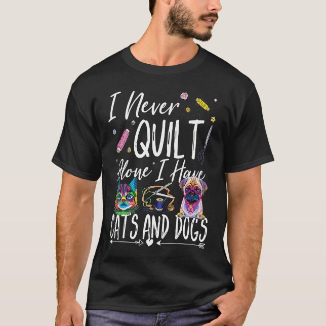 Camiseta Eu Nunca Me Inclino Sozinho Eu Tenho Cães De Gato  (Frente)