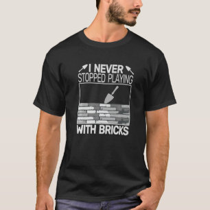 Camiseta Eu nunca parei de brincar com homens pedreiros Tij