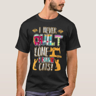 Camiseta Eu Nunca Penso Sozinho Eu Tenho Gatos Quiltar Ani