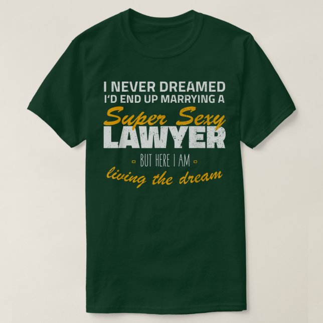 Camiseta Eu nunca sonhei que acabaria casando com um advoga (Frente do Design)