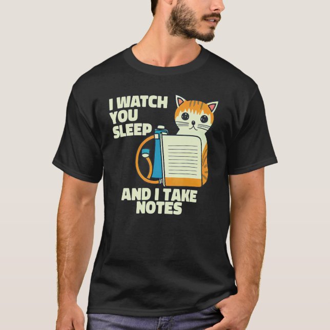 Camiseta Eu Observo Você Dormir Gato Polissonografia (Frente)