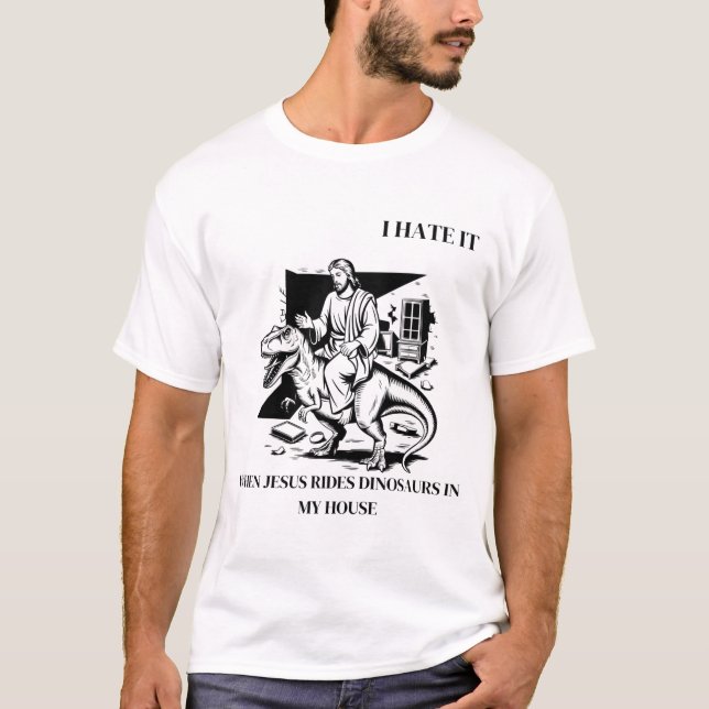 Camiseta Eu Odeio Quando Jesus Anda de Dinossauro na Minha  (Frente)