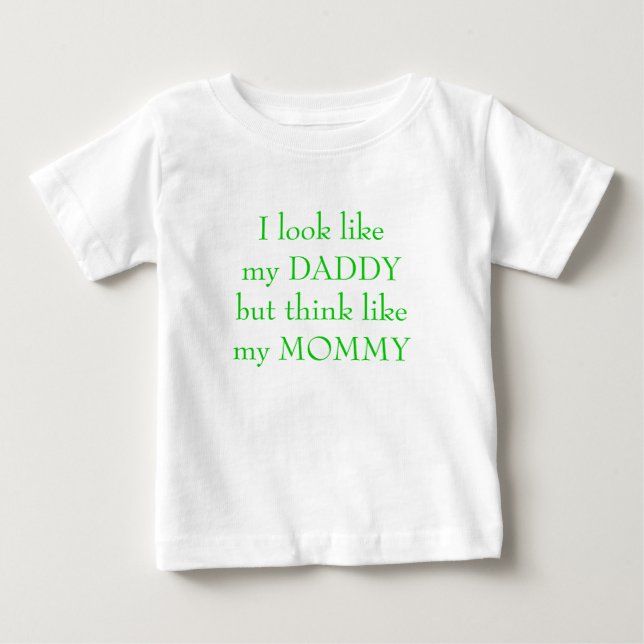 Camiseta Eu olho como meu DADDYbut penso como minhas MAMÃES (Frente)