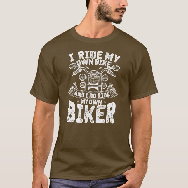 Camiseta Eu Passo A Minha Própria Bicicleta E Eu Passo Pelo (Frente)