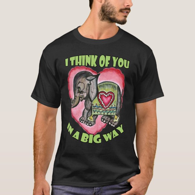 Camiseta Eu penso em você em um elefante de amor (Frente)