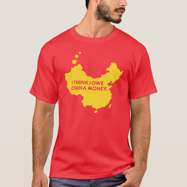 CAMISETA EU PENSO QUE EU DEVO O DINHEIRO DE CHINA (Frente)