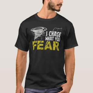 Camiseta Eu persigo o que você teme Tornado Furacão Caçad