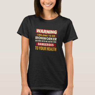 Camiseta Eu Pertenço A Um Namorada De Mulher Ironária