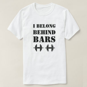Camiseta EU PERTENÇO POR TRÁS DOS BARES Citação Engraçada