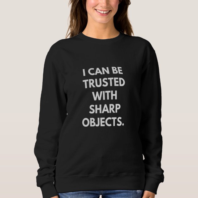 Camiseta Eu posso confiar em objetos afiados engraçado (Frente)
