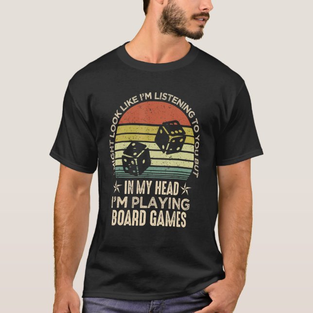 Camiseta Eu posso parecer que estou ouvindo vocês jogos de  (Frente)