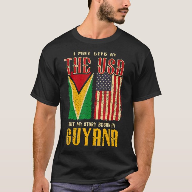 Camiseta Eu Posso Viver Nos Eua Mas Minha História Começou  (Frente)