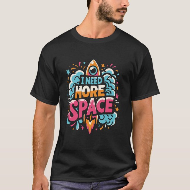 Camiseta Eu Preciso Mais Espaço Astronauta Foguete Cosmonau (Frente)