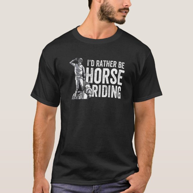 Camiseta Eu Preferiria Estar Cavalgando Cavaleiro Equestre (Frente)