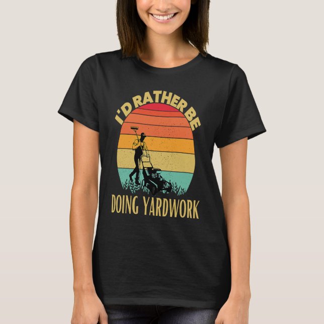 Camiseta Eu preferiria estar fazendo Trabalho de Jardim  Ja (Frente)