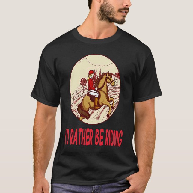 Camiseta Eu Preferiria Estar Montando Cavalos Estábulos Mon (Frente)