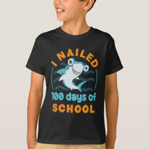 Camiseta Eu preguei 100 dias de tubarão-martelo da escola