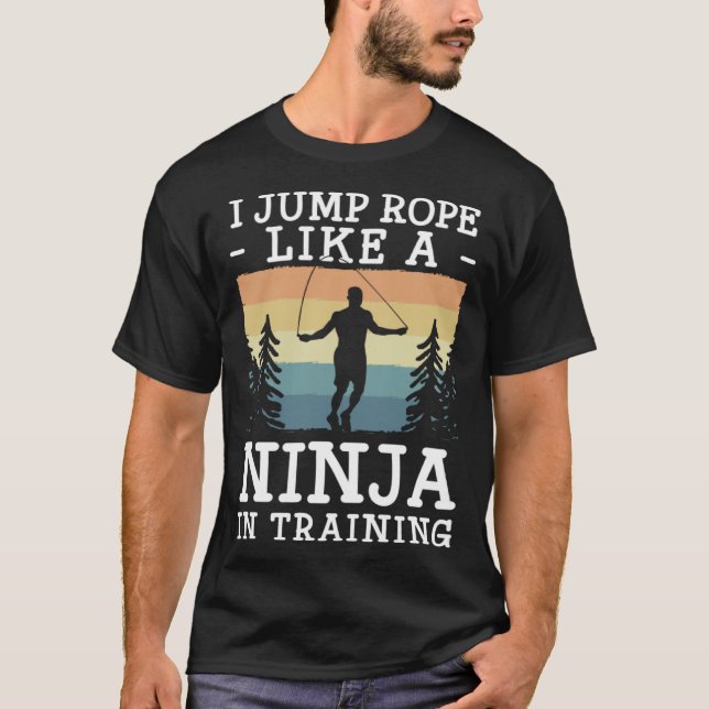 Camiseta Eu Pulando Corda Como Um Ninja Em Treinamento Pula (Frente)
