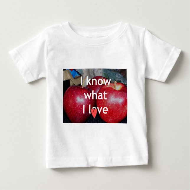 Camiseta "Eu Sei O Que Eu Amo" - Design Apple Themed (Frente)