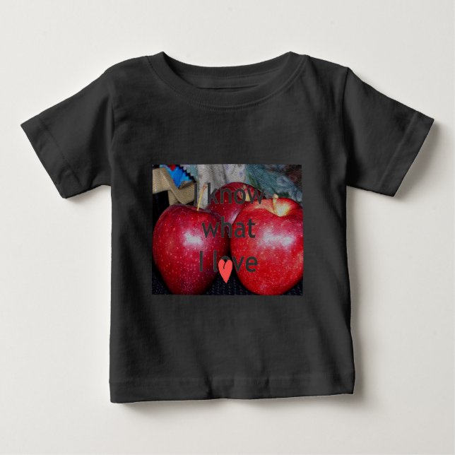 Camiseta "Eu Sei O Que Eu Amo" - Design Apple Themed (Frente)