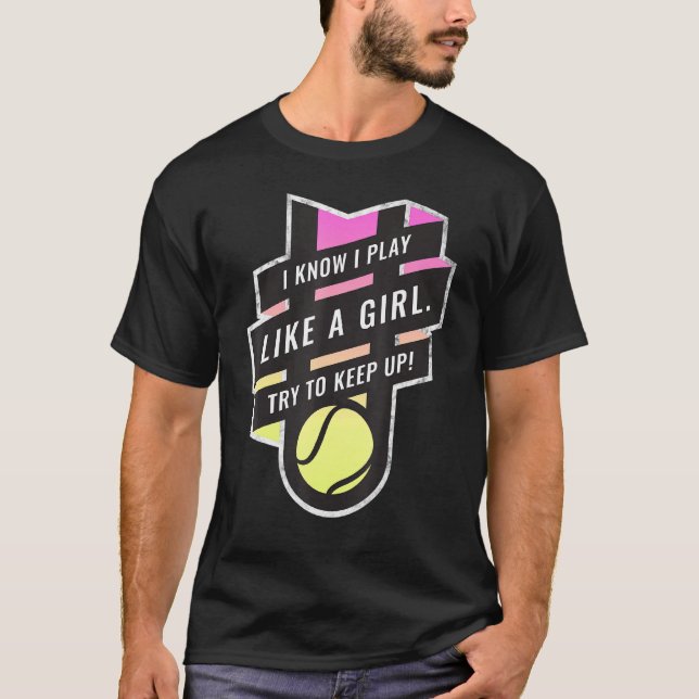 Camiseta Eu Sei Que Eu Brinco Como Uma Garota Tentando Cont (Frente)