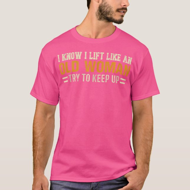 Camiseta Eu Sei Que Levanto Como Uma Mulher Velha Tentando  (Frente)