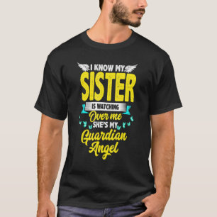 Camiseta Eu sei que minha irmã está me vigiando. Ela é meu 