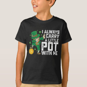 Camiseta Eu Sempre Levo Um Pequeno Pote Comigo St Patrick's