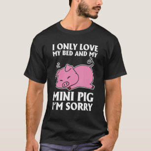 Camiseta Eu só adoro minha cama e meu mini porco.