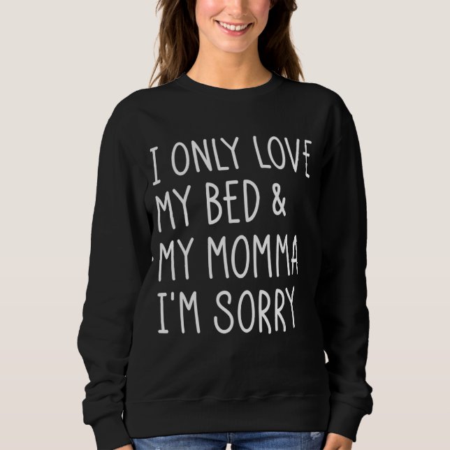Camiseta Eu Só Amo Minha Cama E Minha Mãe (Frente)