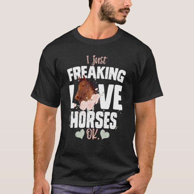Camiseta Eu Só Apanhei Cavalos De Amor Ok Com Cavalos De Ca (Frente)