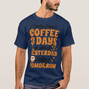 Camiseta Eu Só Bebo Café 3 Dias Por Semana Ontem