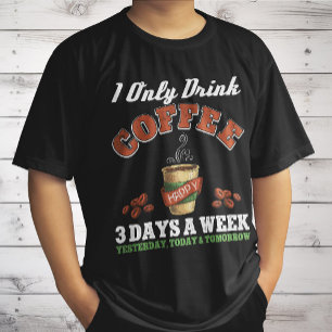 Camiseta Eu Só Bebo Café 3 Dias Por Semana Viciado Em Café