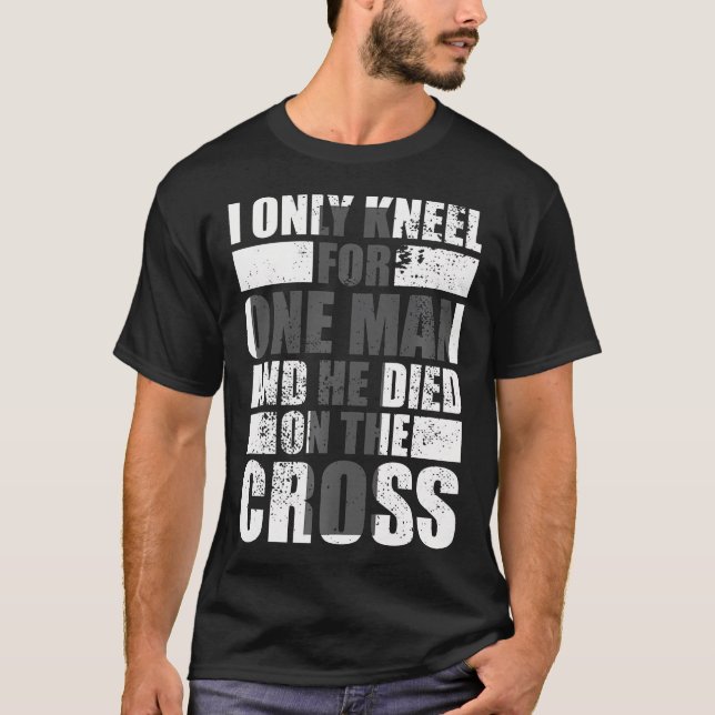 Camiseta Eu Só Conheço Um Homem Através Do Cristo Da Igreja (Frente)