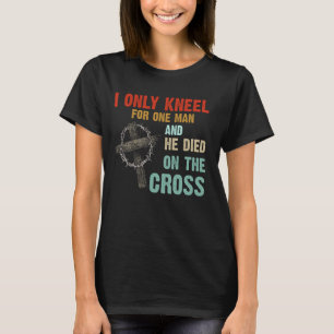 Camiseta Eu Só Conheço Um Homem E Ele Morreu Na Cruz